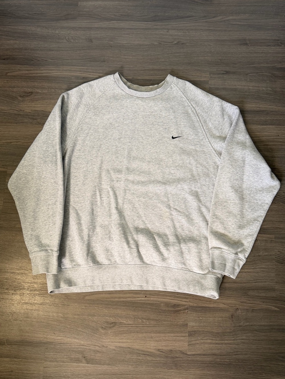 Y2K 2000s Nike Men’s Light Heather Grey Crewneck Sweatshirt